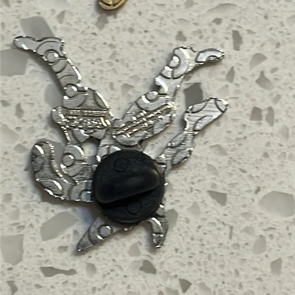 Charizard Official Pokemon Collectible Pin lot - Picture 7 of 7